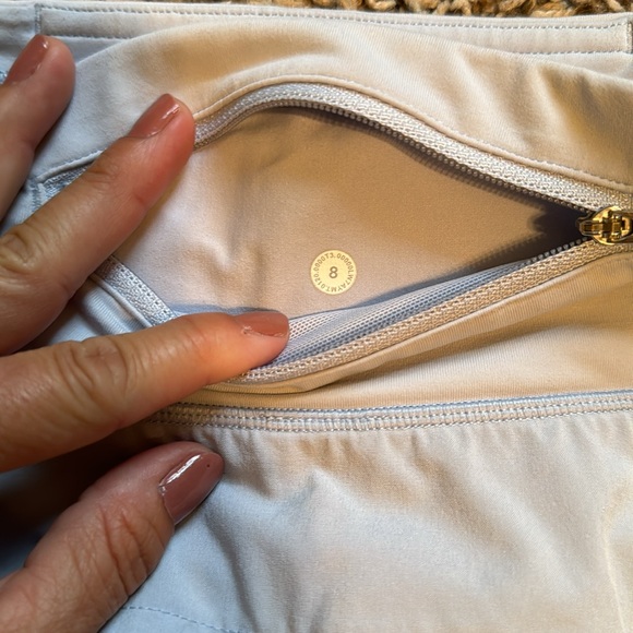 Lululemon Speed Up shorts in size 8 in 4-inch length in EUC. - Picture 4 of 4